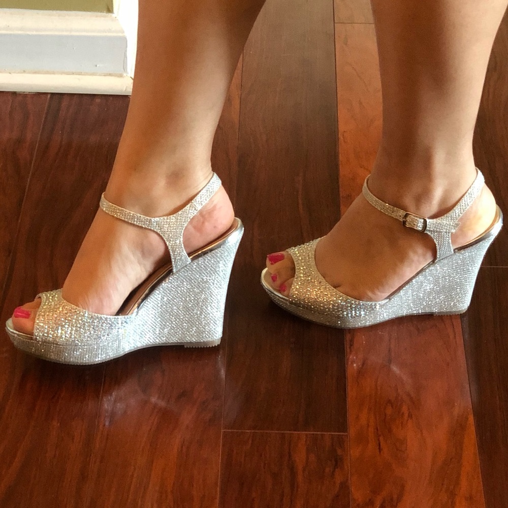 De Blossom Collection Rhinestone Wedges - Picture 7 of 8